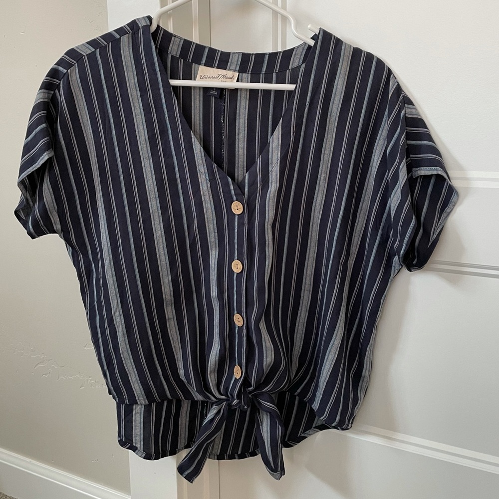 Universal Thread button up top